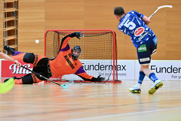 #80 Bernhard Bezucha Wiener Floorballverein, #5 Michael Kanduth VSV Unihockey, VSV Unihockey vs. Wiener Floorballferein 6.4.2024, VSV Unihockey vs. Wiener Floorballferein  am 06.04.2024 in Villach (Ballspielhalle St. Martin), Austria, (Photo by Bernd Stefan)