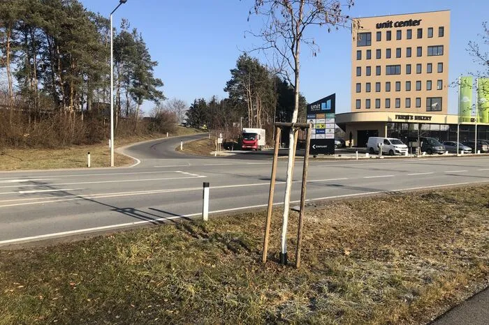 Oder an der neuen Stadteinfahrt, dem Unit Center