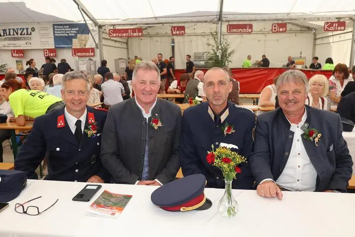 Beim Festakt: Bürgermeister Manfred Führer, Nationalrat Johann Weber, Postenkommandant der Polizeidienstelle Bad St. Leonhard Maximilian Tengg und Vizebürgermeister Peter Pletz.