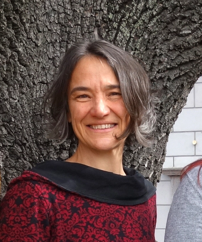 Zur Person | Eva Maria Deutsch ist Psychologin, systemischer Coach, Rausch- und Risikopädagogin und Gesundheitsförderin bei Styria vitalis          