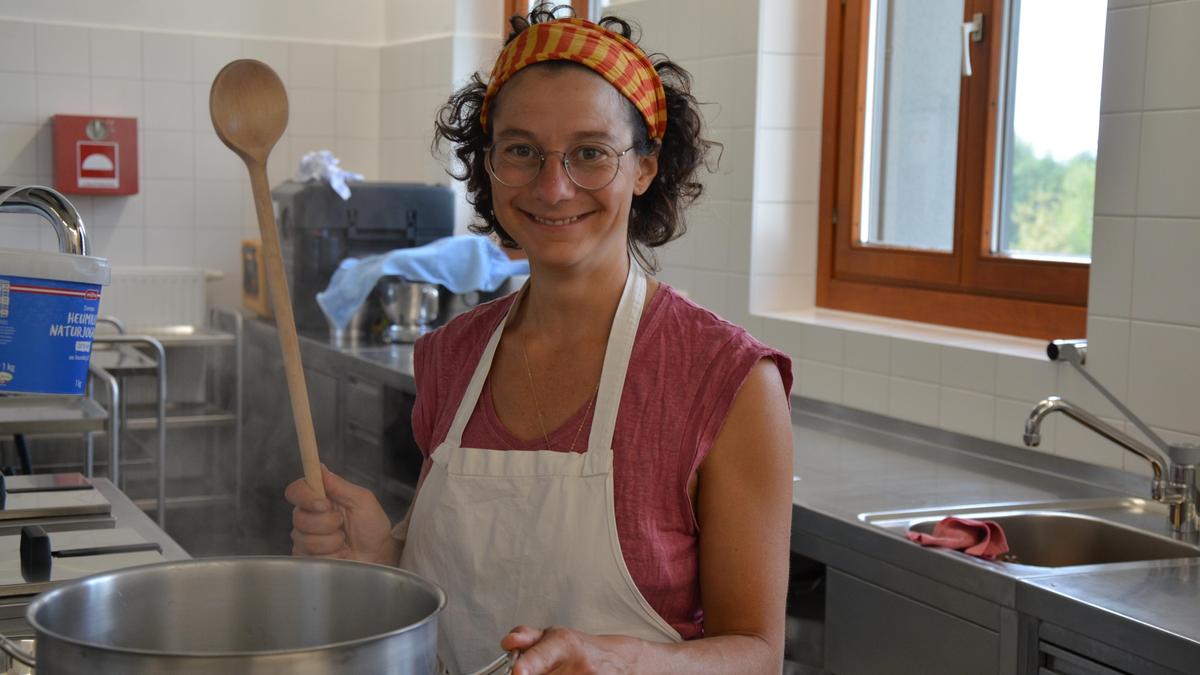 Michaela Schneebacher bekocht in Hofstätten die Kinder der Nachmittagsbetreuung