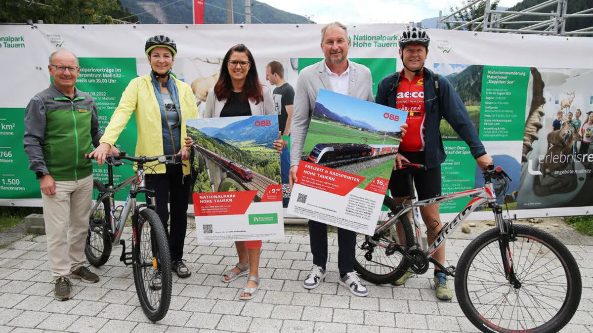 Peter Rupitsch, Barbara Pucker, Sara Schaar, Reinhard Wallner und Hans Keuschnig am Bahnhof Mallnitz/Obervellach