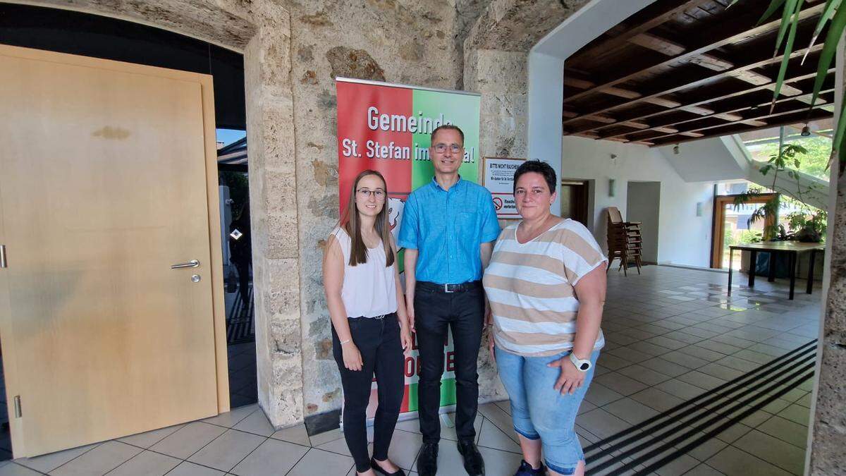 Bettina Blüml, Vizebürgermeister Robert Druml und Simone Rupnig