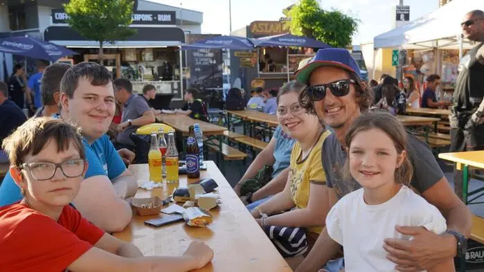 Mit einem Wochenende voller Kulinarik, Unterhaltung und Familienprogramm ging am Sonntag das dreitägige „Food & Fun Festival“ beim GEZ in Gleisdorf zu Ende gegangen. Von Freitag bis Sonntag verwandelte sich das Gelände rund um das Einkaufszentrum in eine bunte Festivalzone und bildete zugleich den Auftakt zum GEZ-Eventsommer 2026. 