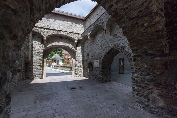 Stadtmauer mit Toren und Wehrtürmen, Oberwölz