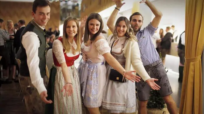 Die Landjugend der Ortsgruppe Pischelsdorf lud am vergangenen Wochenende zum Ball in die Oststeirerhalle.