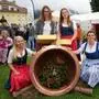 Vier Frauen in Tracht präsentieren den heurigen Gailtaler Almkäse | Daniela Wassertheurer, Magdalena Kass-Buchberger, Lynn Buchacher und Teres Weidhofer