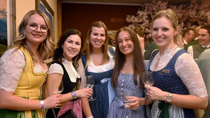In den Eppensteiner Dorfsaal lud die Landjugend Weißkirchen zu ihrem traditionellen Bauernball.