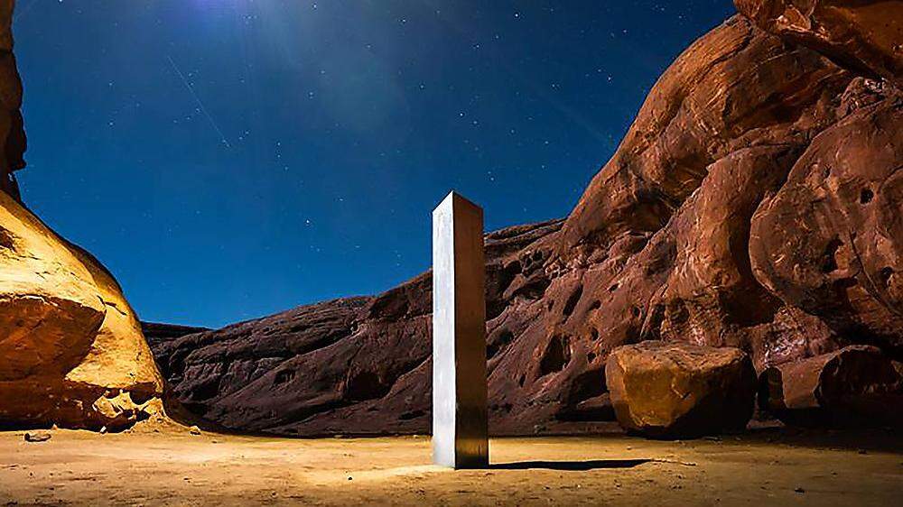Der erste Monlith in der Wüste von Utah. Erst hielt man ihn für ein Werk des Bildhauer John McCracken