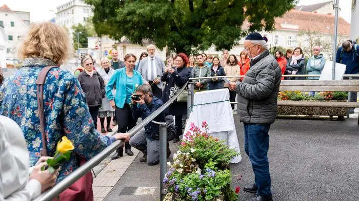 Am Freitag, dem 13. September, wurden vor dem Odilien-Institut in Graz ein Gedenkstein und eine Gedenktafel für zwei Opfer des Nationalsozialismus enthüllt. 