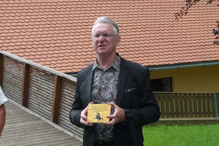 Der Autor Werner Poscharnigg präsentierte sein neues Hörbuch über die Klassische Reitkunst.
