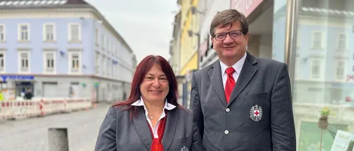 Rot Kreuz-Bezirksstellenleiterin Anita Kozak und Bezirksgeschäftsführer Josef Himsl