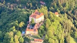 Das Schloss Plankenwarth – am Fuße des Berges soll ein Wohnbau entstehen