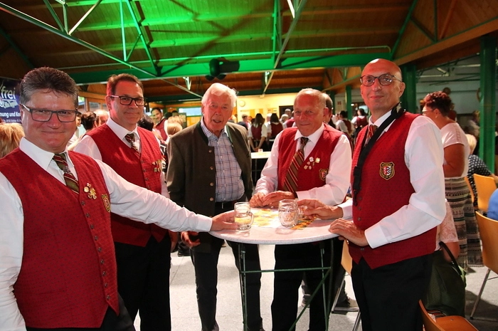Von Seiten des Blasmusikverbandes Voitsberg waren Bezirkskapellmeister Andreas Angerer, Obmann-Stellvertreter Heinz Janesch und EDV-Referent Harald Krahser gekommen.