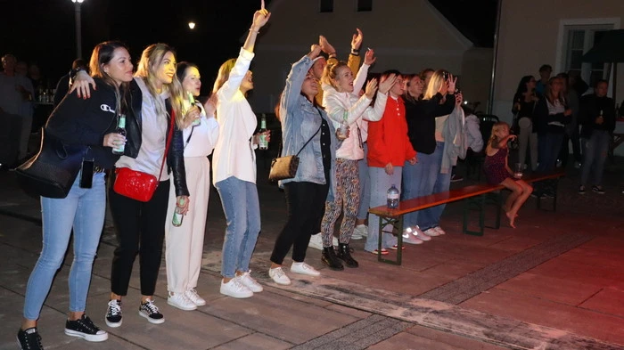 Die Besucher feierten ausgelassen am Rathausplatz in St. Paul.
