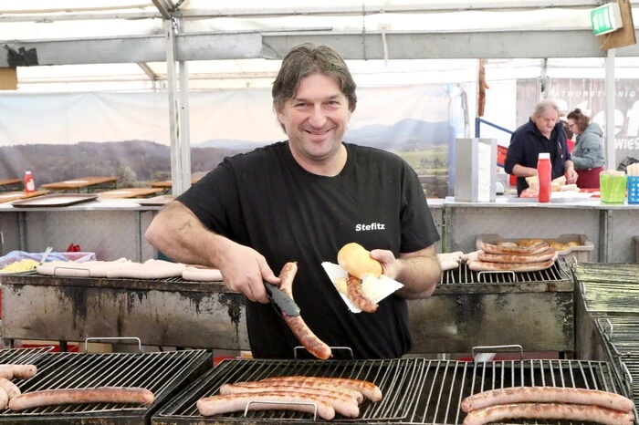Die Rede ist vom „Bratwurstkönig“ Wolfgang Stefitz (Foto) aus Mittlern/Eberndorf. 