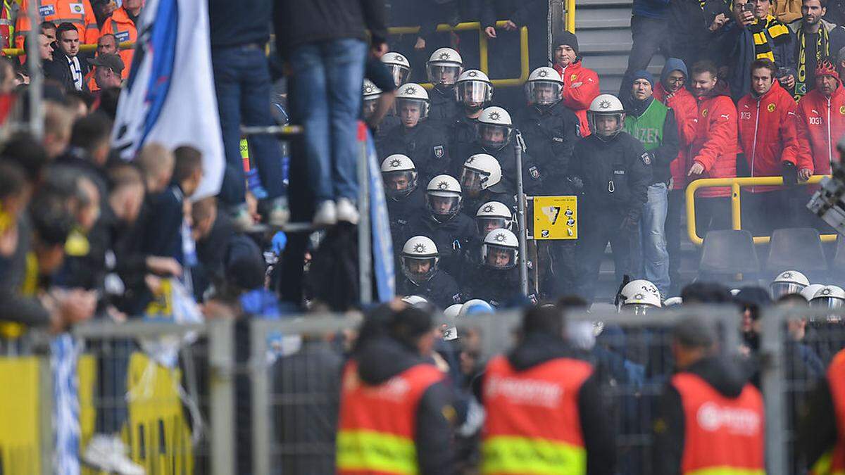 Schwere Ausschreitungen bei 2:2 zwischen BVB und Hertha