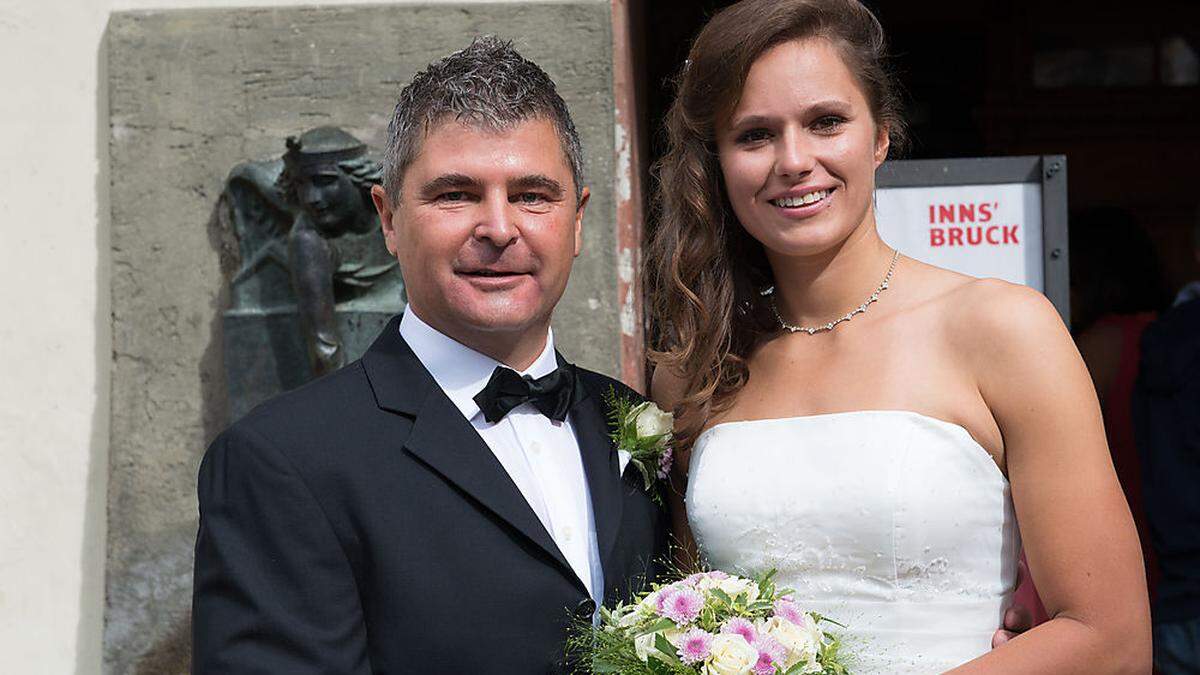 Vanessa Bittner und Tom Herzog nach der Trauung in Innsbruck