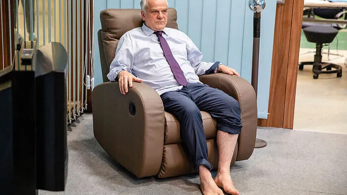 Bernhard Schütz in "Eichwald, MdB"