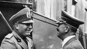 Münchener Konferenz: Adolf Hitler empfängt den italienischen Staatschef Benito Mussolini auf dem Bahnhof von Kufstein