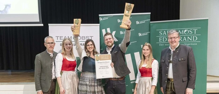 Obmann steirischer Erwerbsobstbauern Manfred Kohlfürst (links), Obstprinzessin Katharina (2.v.l.), Julia und Michael Kuchlbauer (Mitte), Obstkönigin Hannah (2.v.r.), LK-Präsident Andreas Steinegger (rechts)