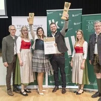 Obmann steirischer Erwerbsobstbauern Manfred Kohlfürst (links), Obstprinzessin Katharina (2.v.l.), Julia und Michael Kuchlbauer (Mitte), Obstkönigin Hannah (2.v.r.), LK-Präsident Andreas Steinegger (rechts)