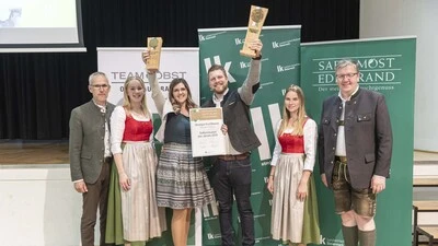 Obmann steirischer Erwerbsobstbauern Manfred Kohlfürst (links), Obstprinzessin Katharina (2.v.l.), Julia und Michael Kuchlbauer (Mitte), Obstkönigin Hannah (2.v.r.), LK-Präsident Andreas Steinegger (rechts)