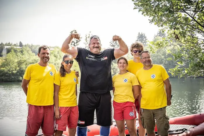 Martin Hoi und das Team der Wasserrettung