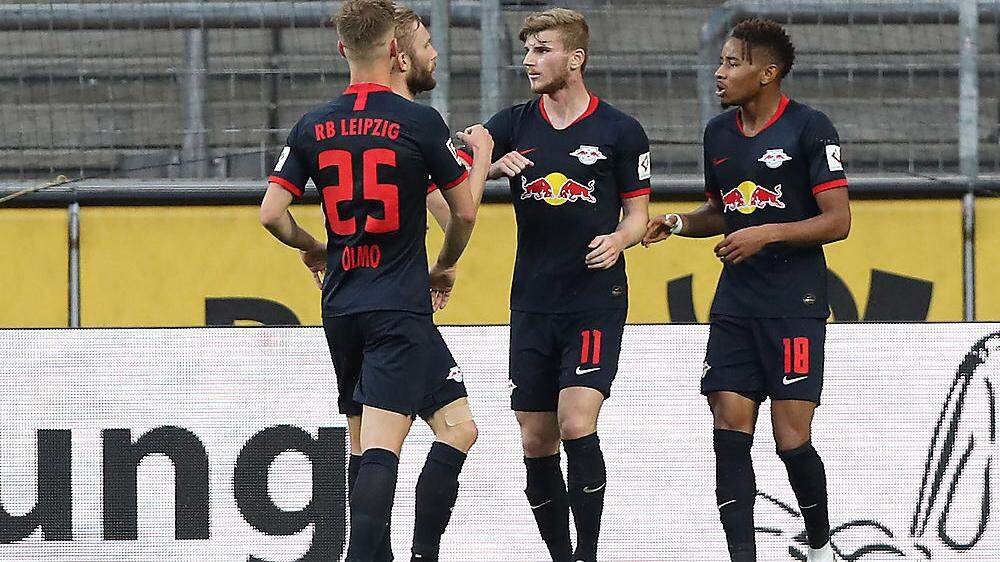 Die Leipzig-Spieler freuen sich über einen Treffer in Köln