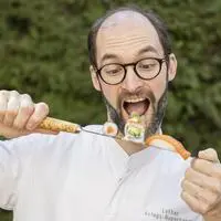 Lothar Krings-Neugebauer und seine Sushi-Kreationen.