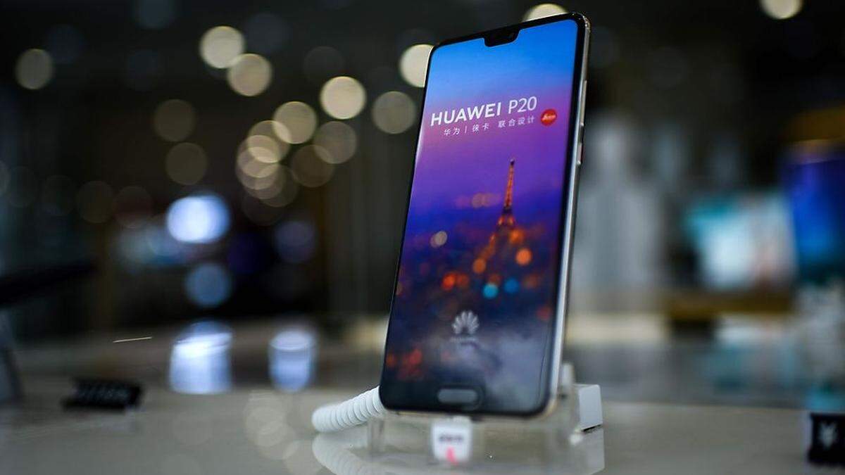 CHINA-TELECOMMUNICATION-HUAWEI-MOBILE-SAMSUNG-APPLE