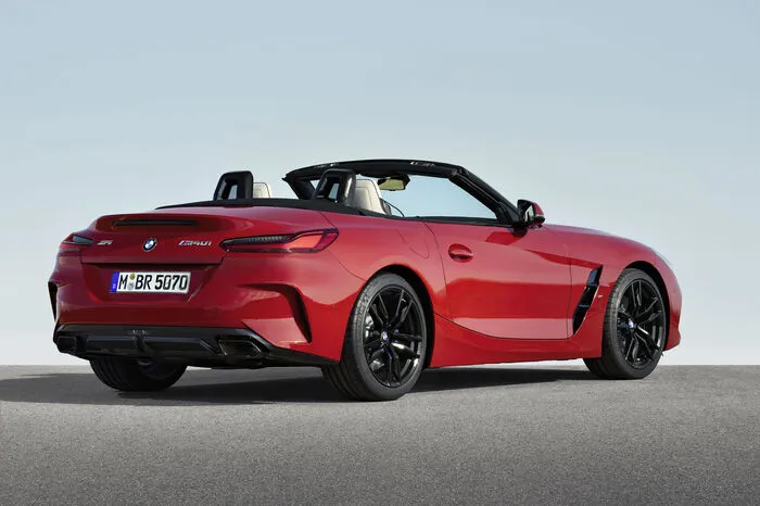 Und zwar als M40i in der limitierten „First Edition“. Standesgemäß führt er einen Reihensechszylinder mit 340 PS aus.