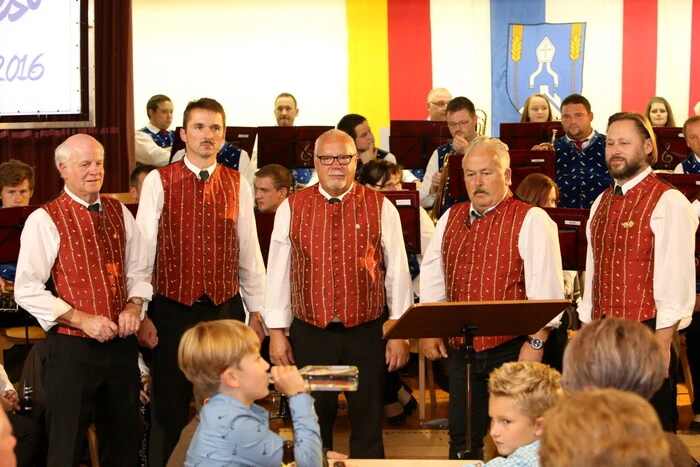 Auch ein Quintett des Gesangvereines Passering unter der Leitung von Erich Rattenberger (links im Bild) gab Proben seines musikalischen Könnens. 