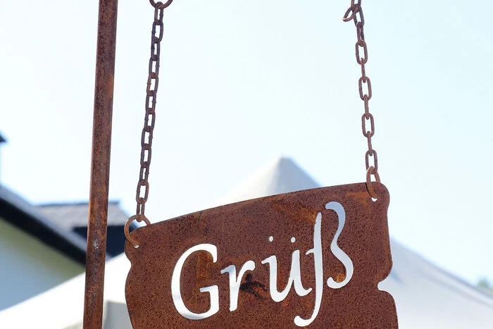 Ausstellungsinfo: Wann? Freitag bis Sonntag, 10 bis 18 Uhr Wo? Schloss Gradisch bei Feldkirchen   Eintritt? 8,00 Euro, bis 16 Jahre Frei.Die Anlage ist nicht barrierefrei.  Die Ausstellung findet bei jeder Witterung statt!WEB-Info: www.gartenlust.eu