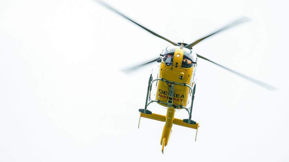 Rettungshubschrauber C99 musste 16-Jährigen ins Spital fliegen. Dessen Schwester verstarb am Unfallort
