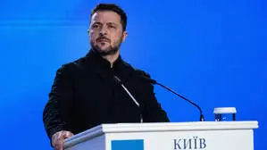 „Wozu reparieren? Um Menschen zu verlieren. Ich denke, das ist ein zu großer Preis“, sagte Selenskyj auf einer gemeinsamen PK mit EU-Kommissionschefin von der Leyen und Ratspräsident Costas in Kiew