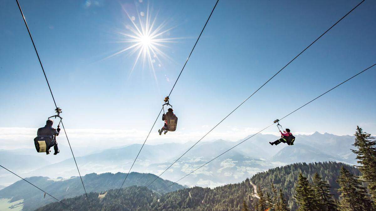 Ein ausgesprochen rasantes Vergnügen bieten die Zipline am Stoderzinken in Gröbming