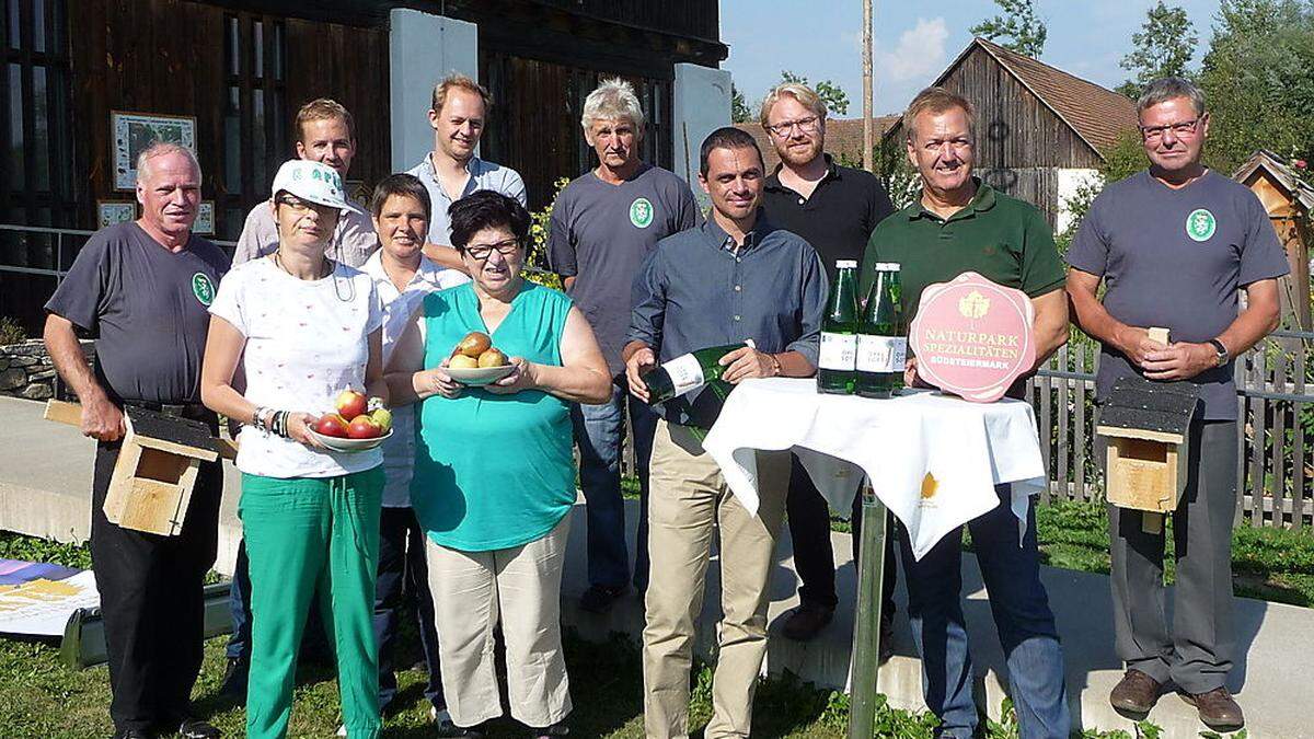 Schlagkräftige Allianz für das Projekt Streuobstwiese im Naturpark 