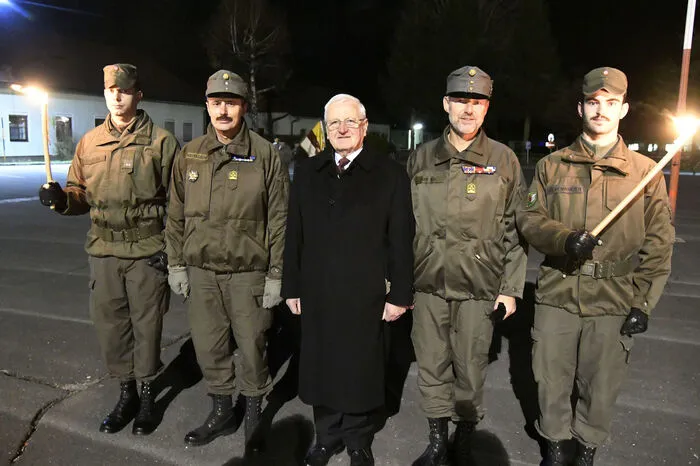 Auf Antrittsbesuch war auch der neue Kommandant des Kommandos Gebirgskampf, Oberst Wolfgang Weichselberger, hier mit Alt-Kommandant Alois Sulzgruber und Oberst Rudolf Kury (von links).