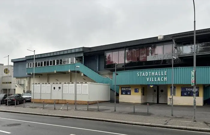 Es wird in den kommenden Monaten zu Engpässen bei den Parkplätzen rund um die Halle kommen, die Stadt bittet um Verständnis