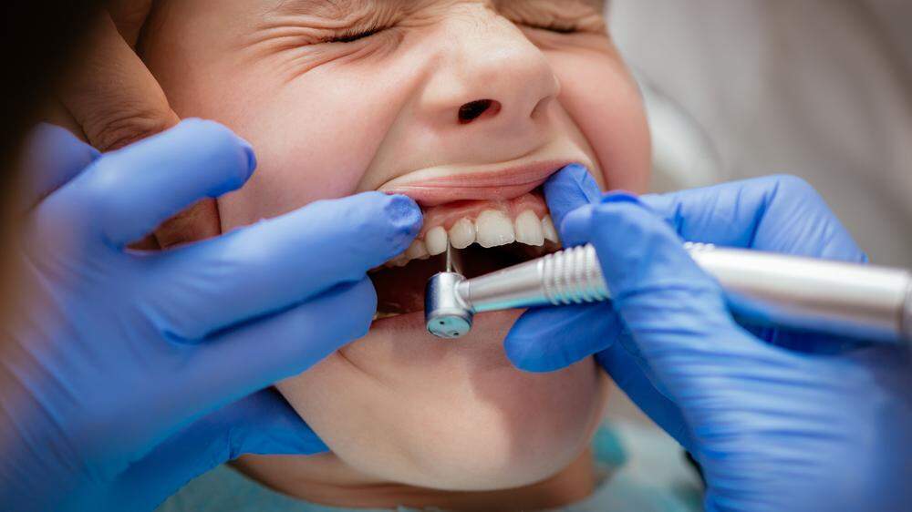 Offene Rechnung: Zechprellerin bereitete Zahnarzt Zahnschmerzen
