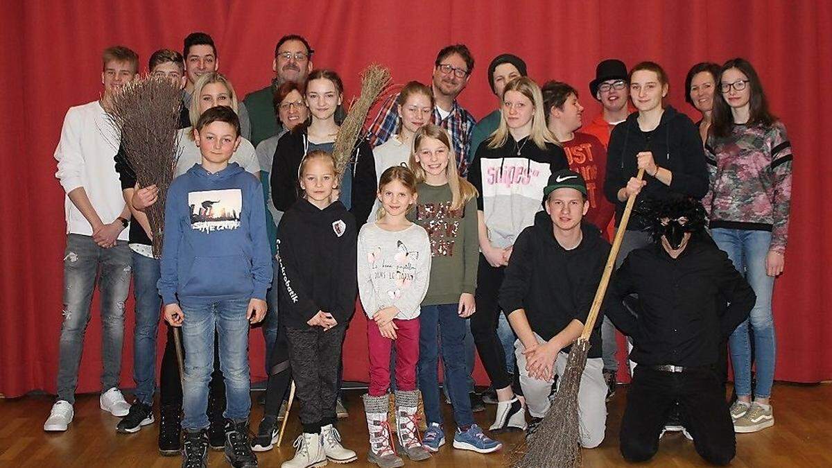 Die Theaterjugend Pusarnitz präsentiert &quot;Die kleine Hexe&quot;