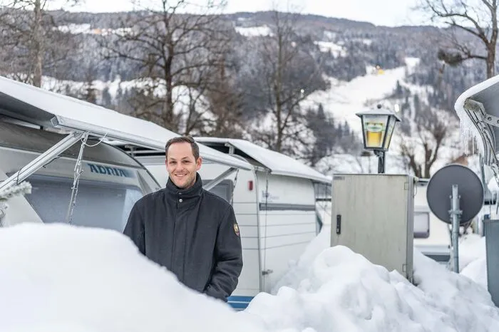Marcel Zirngast auf seinem Campingplatz