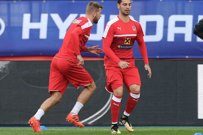 Aleksandar Dragovic: 3. Eine auffällige Leistungssteigerung im Vergleich zu den vergangenen Partien. Ein verlorenes Kopfballduell hätte jedoch beinahe zum 2:1 für Serbien geführt. Alles in allem eine routinierte Vorstellung. Ist aber gegen Moldawien gesperrt. 