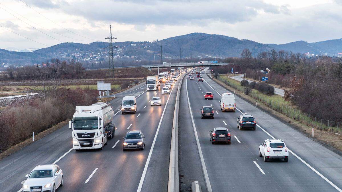 Aktuell zwei Fahrspuren je Richtung, bald drei? Die A 9-Pyhrnautobahn auf Höhe Schwarzlsee