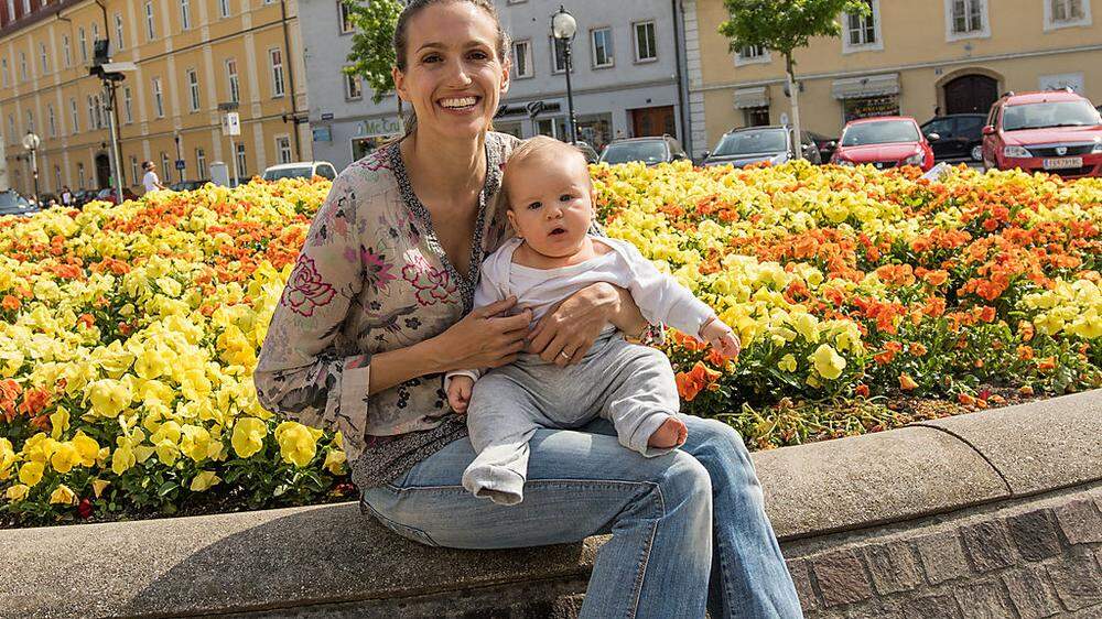 Ines Hengl-Pirker und ihr sieben Monate alter Sohn Jannis