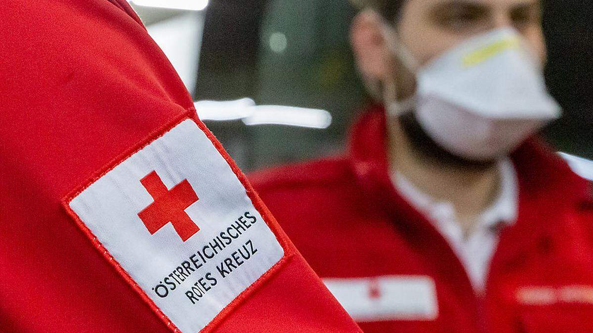 Das Rote kreuz brachte beide Lenker ins Krankenhaus Aussee