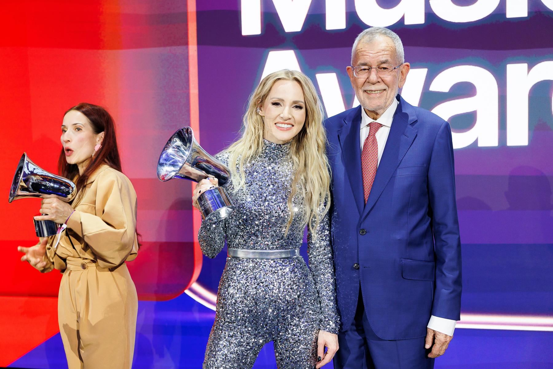 Melissa Naschenweng: „Discokugel“ feierte nach Amadeus-Verleihung in Wiener Kult-Disco 