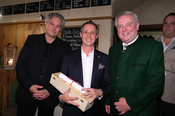 Zu den erfolgreichsten Winzern der Weinkost zählt Erwin Sabathi aus Leutschach, der sich zum neunten Mal in die Siegerliste eintragen konnte. Diesmal für seinen herausragenden Chardonnay Ried Pössnitzberg Alte Reben 2015 in der Kategorie "Burgunder Reserve".