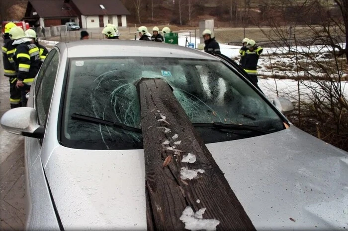 Der Unfall war kurz vor 8 Uhr früh am Samstag bei der Kläranlage in Aich passiert.